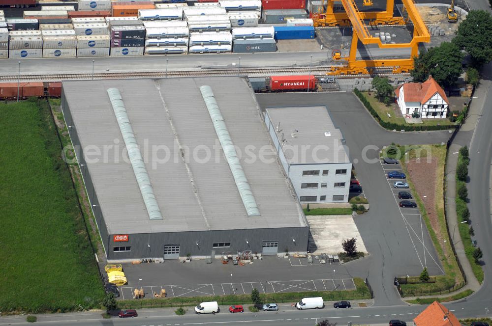 Bönen from above - Bürogebäude mit Logistikhalle (5.125 m²) im Gewerbegebiet. Adresse: Weetfelder Str. 41, 59199 Bönen; Vermietung / Verwaltung: Unternehmensgruppe Markus Gerold, An der Vaerstbrücke 1, 59425 Unna, Tel. +49(0)2303 25036-26, Fax +49(0)2303 25036-27, E-Mail: info@markus-gerold.de