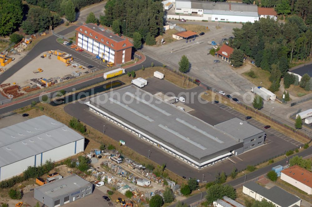 Aerial photograph Seddin - Bürogebäude mit Logistikhalle im Gewerbegebiet der Gemeinde Seddiner See. Adresse: Ebereschenring, 14554 Seddiner See OT Neuseddin; Vermietung / Verwaltung: Unternehmensgruppe Markus Gerold, An der Vaerstbrücke 1, 59425 Unna, Tel. +49(0)2303 25036-26, Fax +49(0)2303 25036-27, E-Mail: info@markus-gerold.de