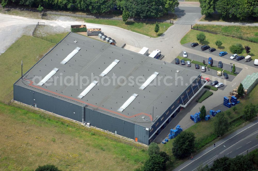 Bergkamen - Rünthe from the bird's eye view: Bürogebäude mit Logistikzentrum der Finnveden Bulten GmbH, Industriestr. 20, 59192 Bergkamen-Rünthe, Tel. +49(0)2389 782-0, Fax +49(0)2389 782-43; Vermietung / Verwaltung: Unternehmensgruppe Markus Gerold, An der Vaerstbrücke 1, 59425 Unna, Tel. +49(0)2303 25036-26, Fax +49(0)2303 25036-27, E-Mail: info@markus-gerold.de