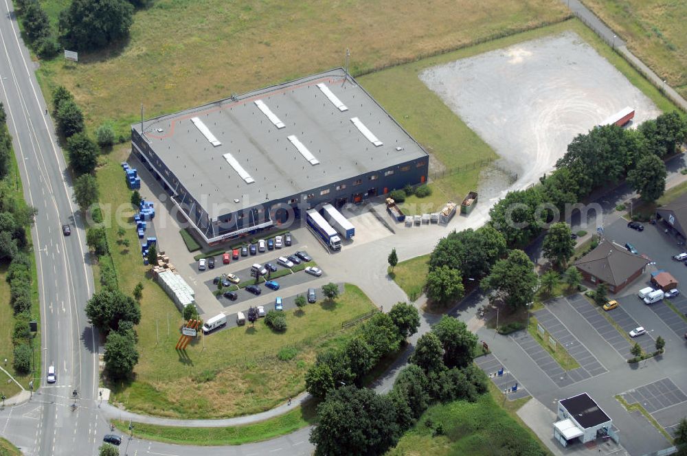 Aerial photograph Bergkamen - Rünthe - Bürogebäude mit Logistikzentrum der Finnveden Bulten GmbH, Industriestr. 20, 59192 Bergkamen-Rünthe, Tel. +49(0)2389 782-0, Fax +49(0)2389 782-43; Vermietung / Verwaltung: Unternehmensgruppe Markus Gerold, An der Vaerstbrücke 1, 59425 Unna, Tel. +49(0)2303 25036-26, Fax +49(0)2303 25036-27, E-Mail: info@markus-gerold.de