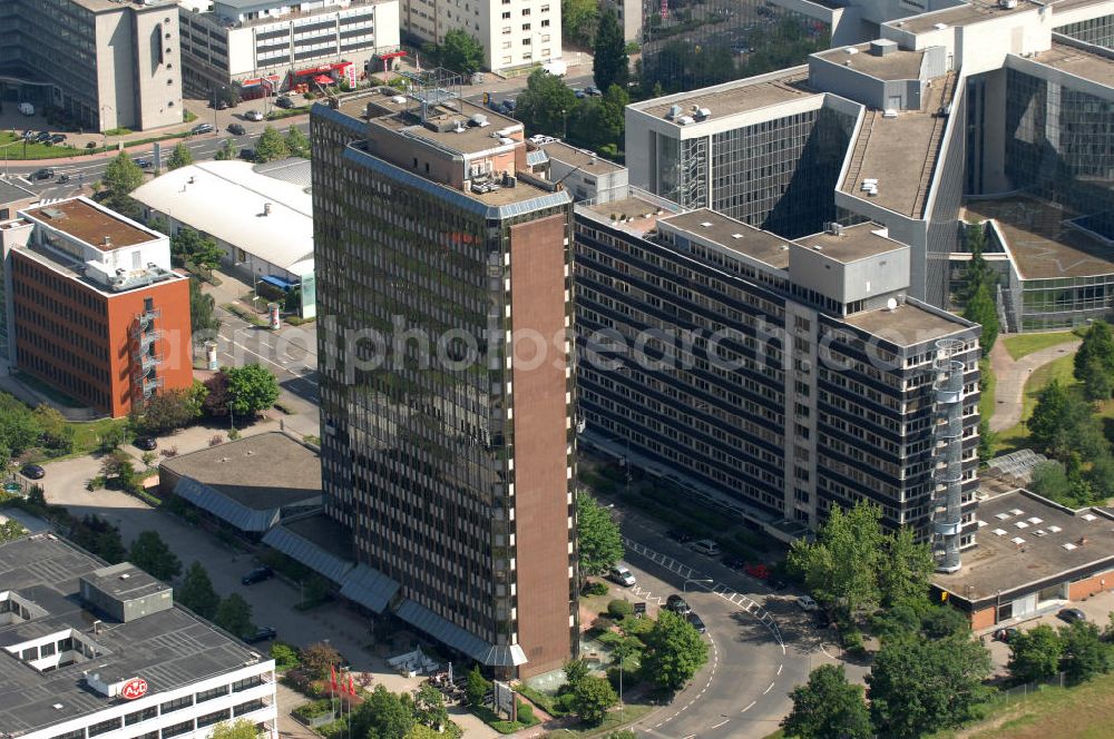 Aerial photograph Frankfurt am Main - Office building resp. highrise at the street Lyoner Strasse 14 in Frankfurt at the Main in Hesse. Main tenant is the AVD company