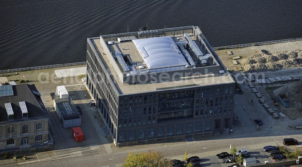 Aerial image Berlin - Der Neubau des Bürogebäudes der MTV-Networks Germany GmbH am Osthafen. Das Gebäude an der Stralauer Allee wurde 2007 fertiggestellt. The new office building of the MTV Networks Germany GmbH on east harbour.