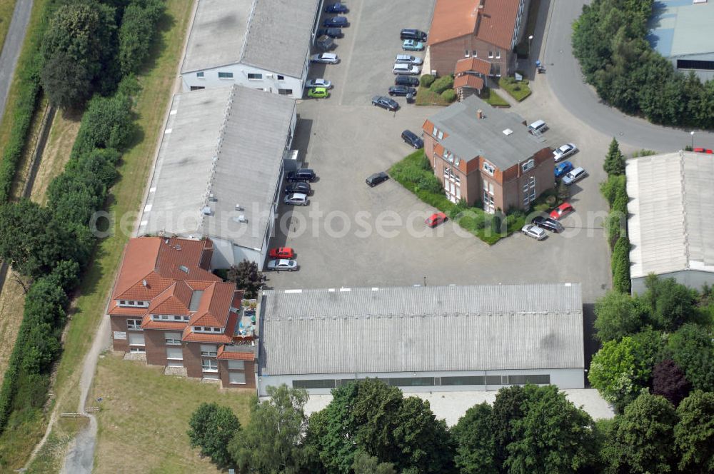 Aerial photograph Kamen-Heeren - Bürogebäude und Produktionshallen im Gewerbegebiet Südfeld / Widestrasse. Adresse: Südfeld, 59174 Kamen-Heeren; Vermietung / Verwaltung: Unternehmensgruppe Markus Gerold, An der Vaerstbrücke 1, 59425 Unna, Tel. +49(0)2303 25036-26, Fax +49(0)2303 25036-27, E-Mail: info@markus-gerold.de