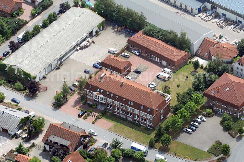 Aerial photograph Kamen-Heeren - Bürogebäude und Produktionshallen im Gewerbegebiet Südfeld / Widestrasse. Adresse: Südfeld, 59174 Kamen-Heeren; Vermietung / Verwaltung: Unternehmensgruppe Markus Gerold, An der Vaerstbrücke 1, 59425 Unna, Tel. +49(0)2303 25036-26, Fax +49(0)2303 25036-27, E-Mail: info@markus-gerold.de