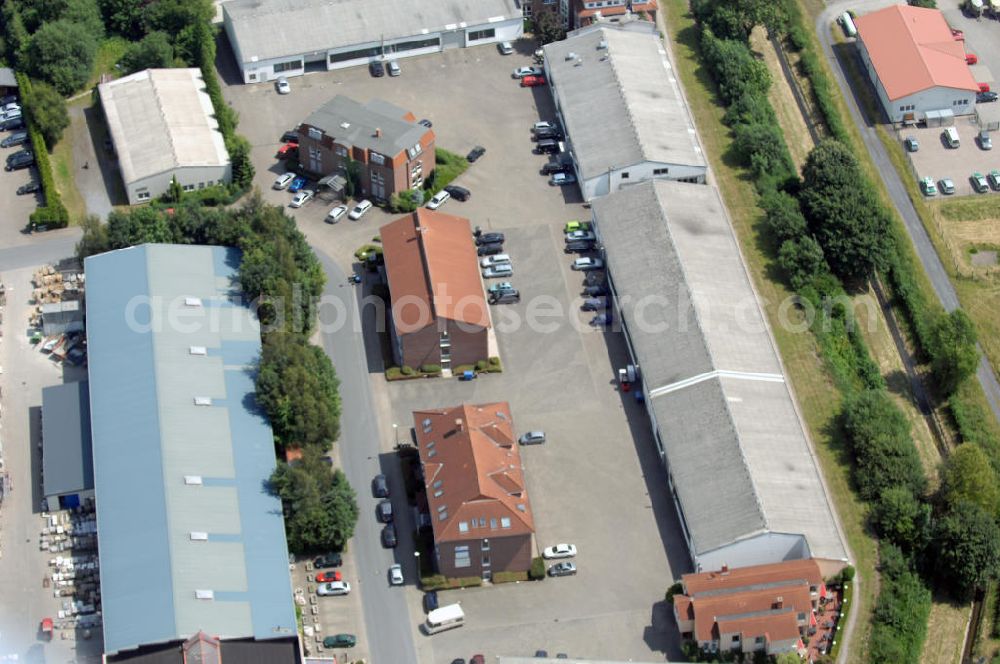 Kamen-Heeren from above - Bürogebäude und Produktionshallen im Gewerbegebiet Südfeld / Widestrasse. Adresse: Südfeld, 59174 Kamen-Heeren; Vermietung / Verwaltung: Unternehmensgruppe Markus Gerold, An der Vaerstbrücke 1, 59425 Unna, Tel. +49(0)2303 25036-26, Fax +49(0)2303 25036-27, E-Mail: info@markus-gerold.de