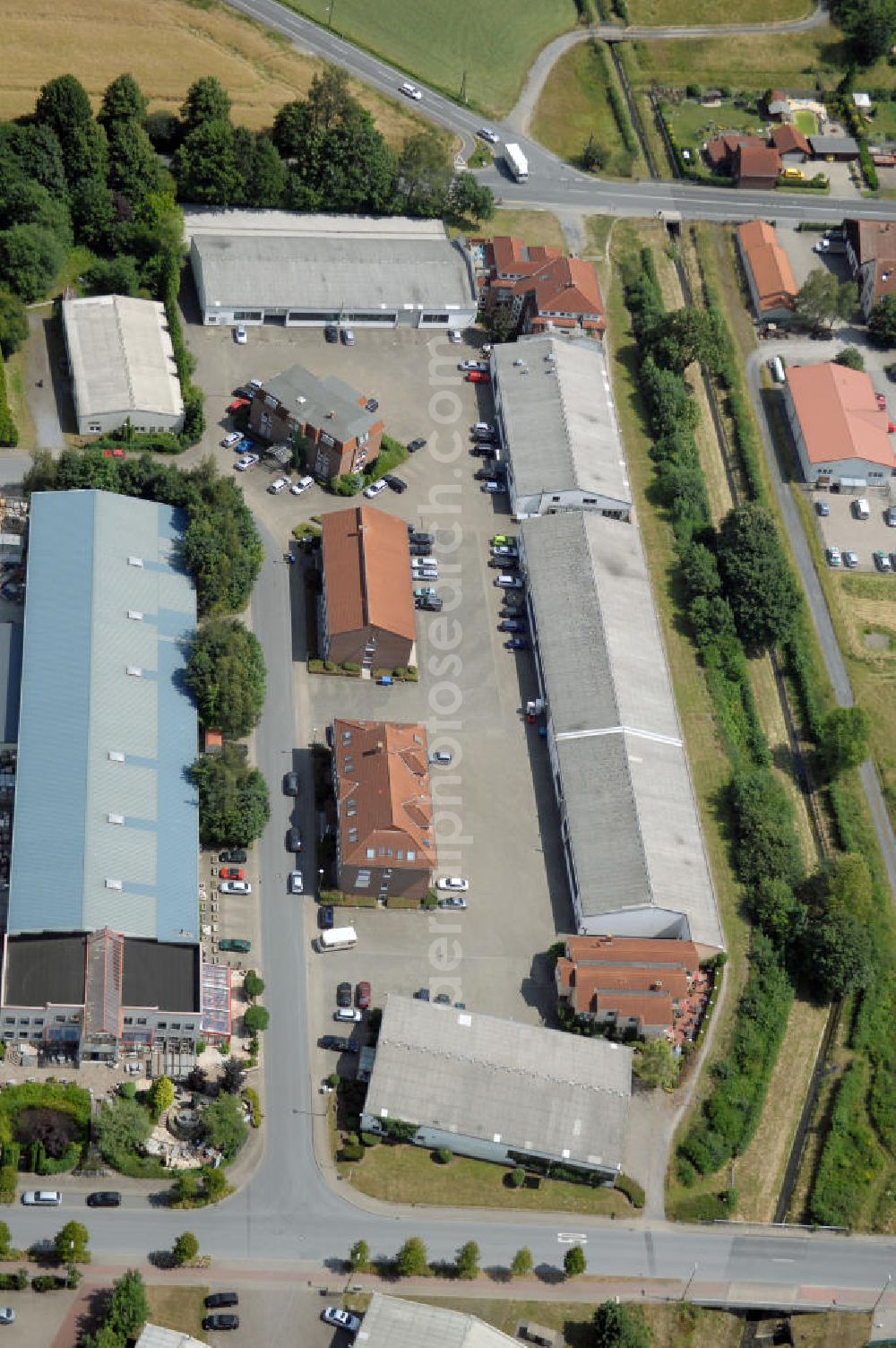 Aerial image Kamen-Heeren - Bürogebäude und Produktionshallen im Gewerbegebiet Südfeld / Widestrasse. Adresse: Südfeld, 59174 Kamen-Heeren; Vermietung / Verwaltung: Unternehmensgruppe Markus Gerold, An der Vaerstbrücke 1, 59425 Unna, Tel. +49(0)2303 25036-26, Fax +49(0)2303 25036-27, E-Mail: info@markus-gerold.de