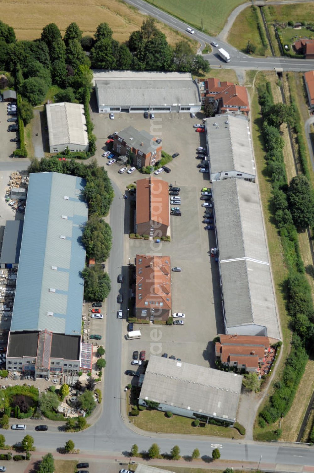 Aerial photograph Kamen-Heeren - Bürogebäude und Produktionshallen im Gewerbegebiet Südfeld / Widestrasse. Adresse: Südfeld, 59174 Kamen-Heeren; Vermietung / Verwaltung: Unternehmensgruppe Markus Gerold, An der Vaerstbrücke 1, 59425 Unna, Tel. +49(0)2303 25036-26, Fax +49(0)2303 25036-27, E-Mail: info@markus-gerold.de