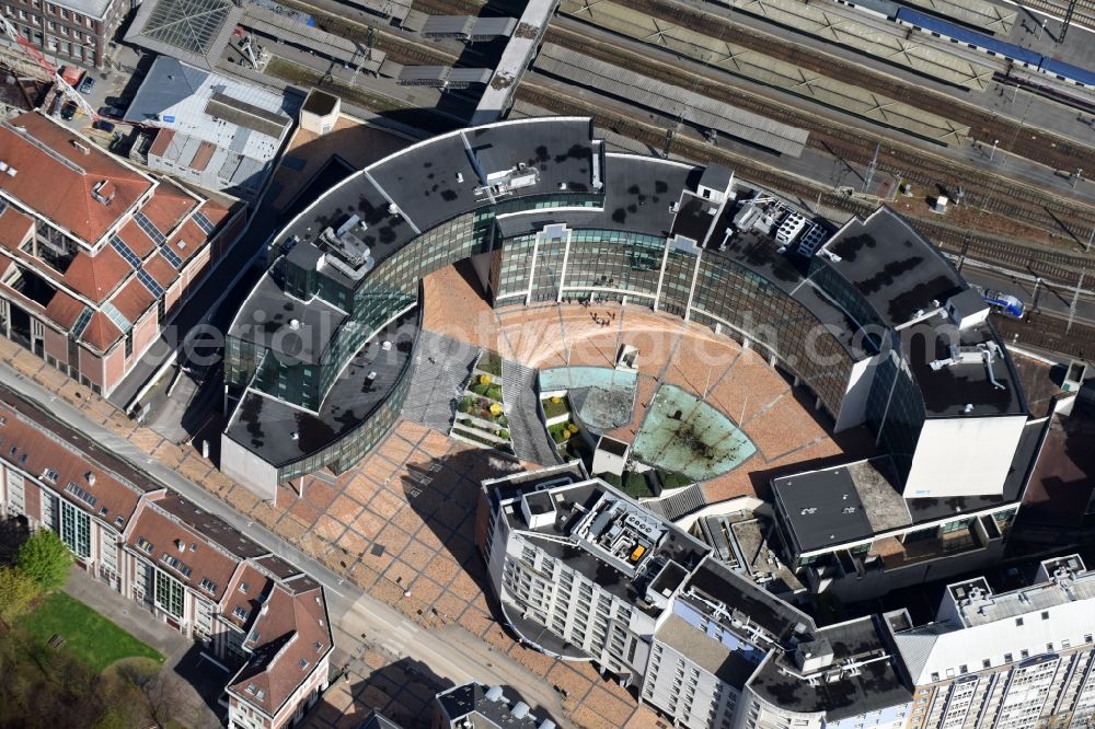 Lille from the bird's eye view: Office building of the social security offices La Caisse du Régime Social des Indépendants (RSI) on Rue de Tournai in Lille in Nord-Pas-de-Calais Picardy, France