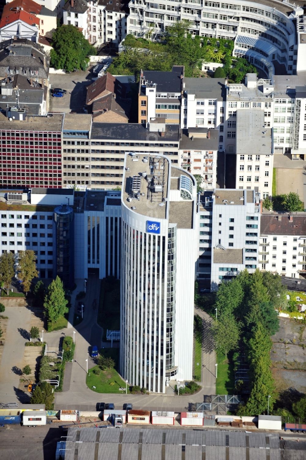 Aerial photograph Frankfurt am Main - Company domicile of the publishing group dfv st the street Mainzer Strasse in the district Gallus in Frankfurt at the Main in Hesse