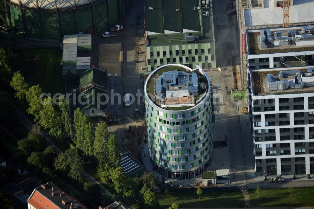 Aerial photograph Berlin - Office and research buildings on EUREF-Campus in the Schoeneberg part of Berlin in Germany. The architectural distinct buildings on the traditional and historic industrial site at the Gasometer of Berlin are used as event locations, offices and residential buildings