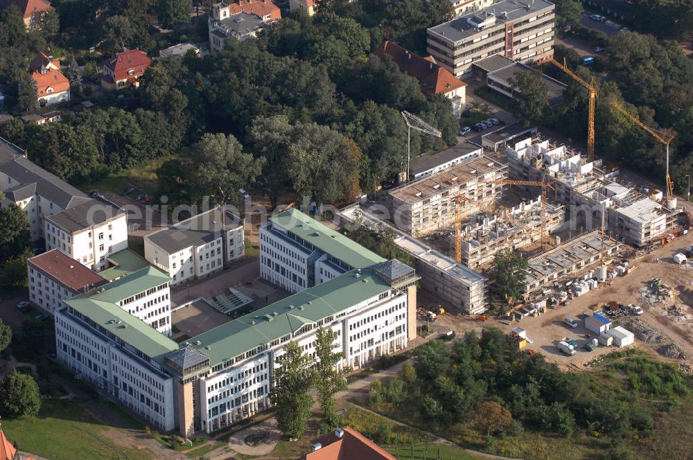 Dresden from the bird's eye view: Blick auf das Bürohaus Alberstadt und die Baustelle einer Wohnanlage Obere Neustadt nahe dem Alaunpark. Die Albertstadt ist ein Stadtteil der sächsischen Landeshauptstadt Dresden und war ehemals eine der größten zusammenhängenden Kasernenanlagen in Deutschland. Bauträger: Wohnen am Alaunpark GmbH & Co. KG, Geschäftsführer Manfred Kaiser, Stauffenbergallee 9, 01099 Dresden, Tel. +49(0)351 8020 740, Fax (0)351 8020 741