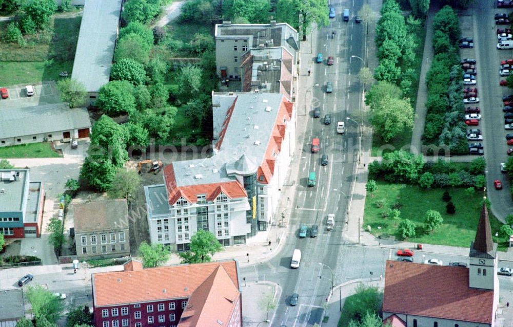 Berlin - Lichtenberg from above - Bürohaus Alfred-Kowalke-Str / Str. am Tierpark in Berlin-Lichtenberg.