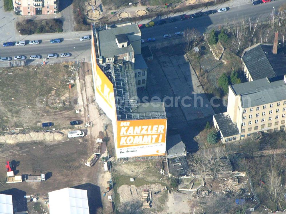 Berlin Mitte from the bird's eye view: Bürohaus in der Leipzigerstraße / Wilhelmstraße neben der Abrissfläche gegenüber dem Bundesrat