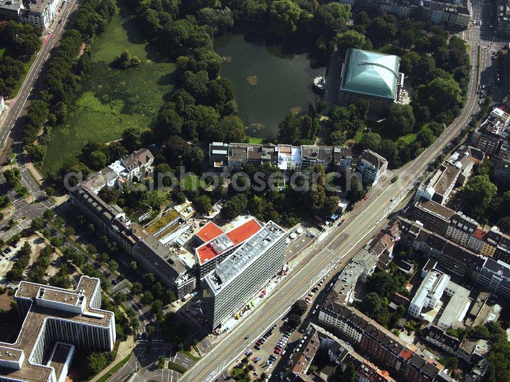 Düsseldorf (NRW) from the bird's eye view: 28.08.2005 Düsseldorf (NRW) Bürohaus in der Reichsstraße in der Nähe der Rheinkniebrücke und des Kaiserteichs südlich des Düsseldorfer Stadtzentrums.