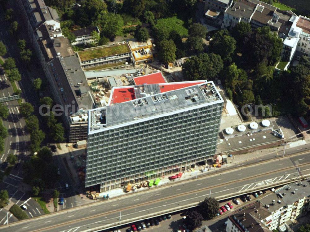 Aerial image Düsseldorf (NRW) - 28.08.2005 Düsseldorf (NRW) Bürohaus in der Reichsstraße in der Nähe der Rheinkniebrücke und des Kaiserteichs südlich des Düsseldorfer Stadtzentrums.