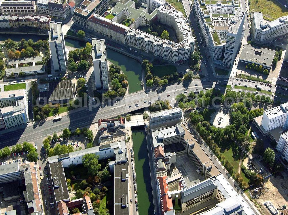 Berlin from above - 07.10.2004 Blick auf das Bürohaus am Auswärtigen Amt am Spittelmarkt . Kleine Kurstraße 15-17 in Berlin-Mitte.