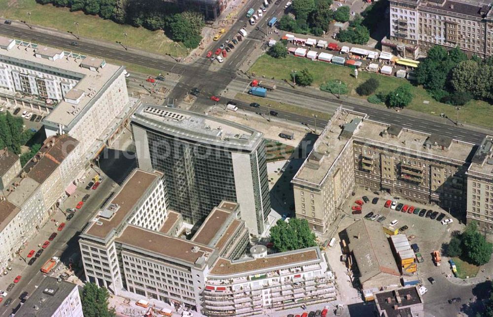 Aerial photograph Berlin - Friedrichshain - Bürohausbau der ALLIANZ in der Karl-Marx-Allee.