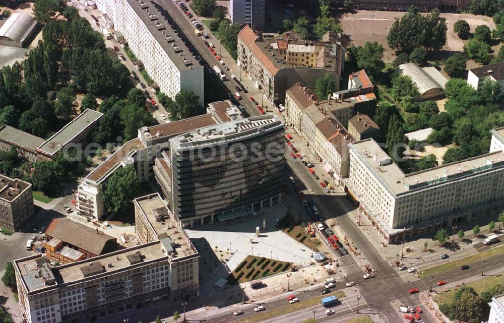 Berlin - Friedrichshain from above - Bürohausbau der ALLIANZ in der Karl-Marx-Allee.