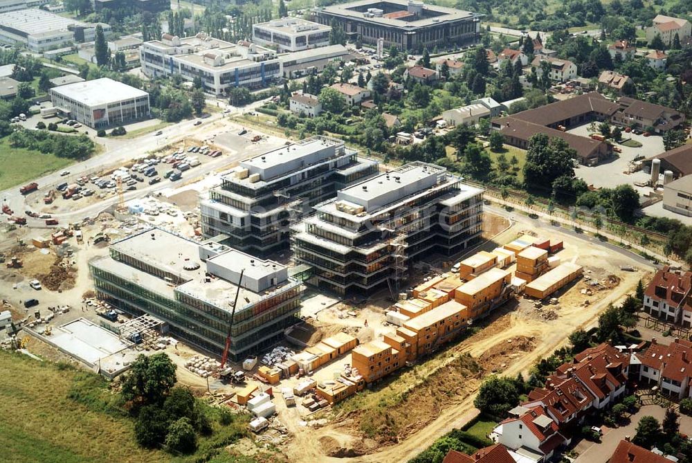 Frankfurt am Main from the bird's eye view: Bürohausbaustelle im Stadteil Schwalbach in Frankfurt / Main.