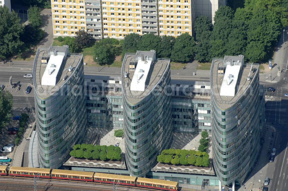 Aerial photograph Berlin - Blick auf das Bürohauskomplex in der Holzmarktstraße Ecke Michaelkirchstraße zwischen den S-Bahnhöfen Jannowitzbrücke und Ostbahnhof in Berlin-Friedrichshain.