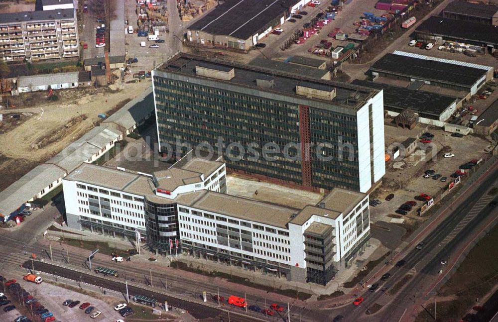 Berlin - Hohenschönhausen from above - Bürohauskomplex an der Wartenberger Straße in Berlin-Hohenschönhausen mit dem Sitz der SGE Verkehrsbau Union GmbH