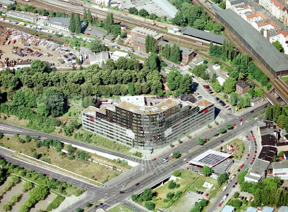 Aerial photograph Berlin - Tempelhof - Bürohausneubau am S-Bahnhof Schöneberg in Berlin - Schöneberg.