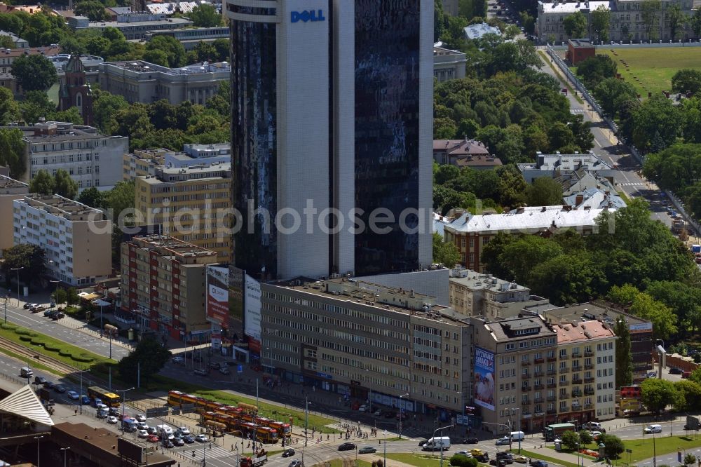 Aerial photograph Warschau - Office tower Millennium Plaza in downtown Warsaw in Poland. In its lower floors there is a shopping mall. The high rise building was completed in 1999 and is located in the city center. It is located a little further away from the other downtown office towers and towers above the surrounding post-war buildings. Main tenant and name giving company was the Millenium bank. One of its main tenants today is the IT company Dell, whose logo is on its upper floors, very well visible from afar. It is 112m high, including antenna it stands at 124m