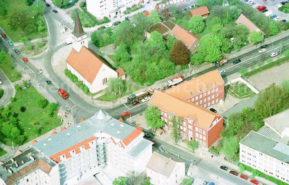 Aerial photograph Berlin-Lichtenberg - Bürohäuser im Bereich Straße am Tierpark / A.-Kowalke-Straße in Berlin-Lichtenberg.