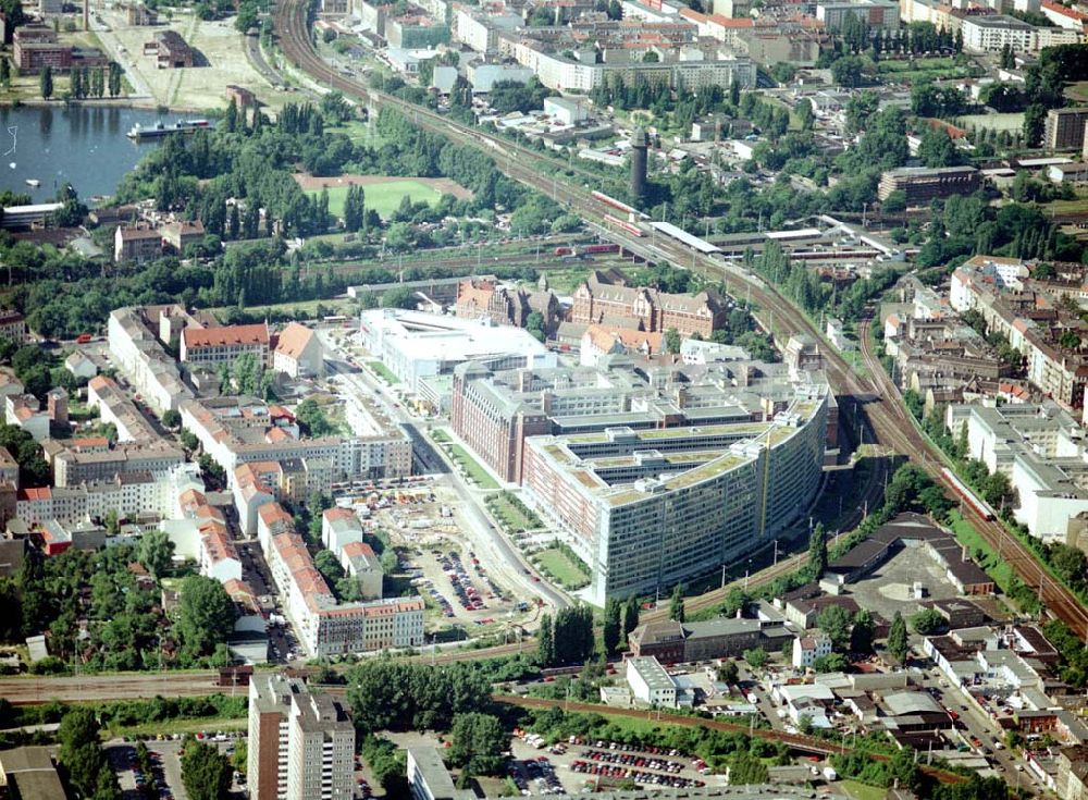 Aerial image Berlin - Friedrichshain - Bürokomplex der BfA an Bhf. Ostkreuz in Berlin - Friedrichshain.