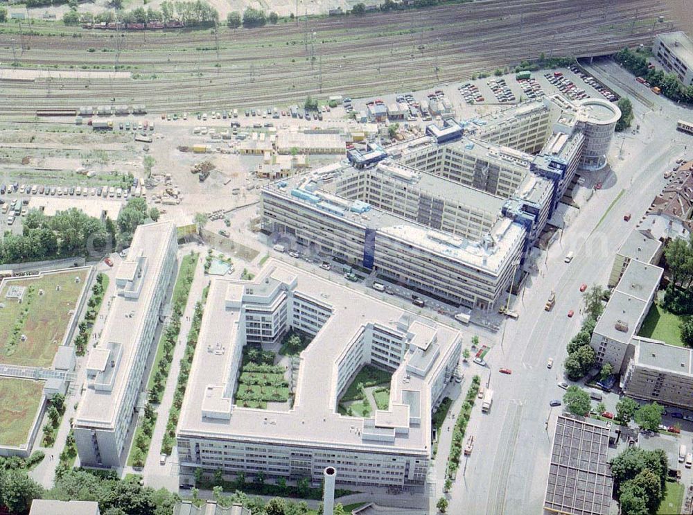 München - Haidhausen from above - Bürokomplex Einstein 1 und 2 der HVB - Projekt GmbH an der Grillparzer Straße in München - Haidhausen.