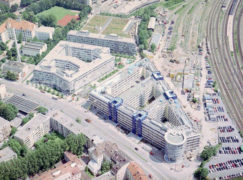 München - Haidhausen from above - Bürokomplex Einstein 1 und 2 der HVB - Projekt GmbH an der Grillparzer Straße in München - Haidhausen.