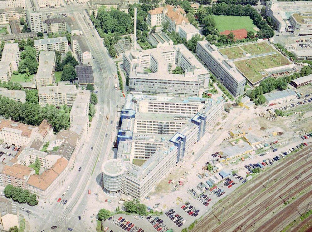 München - Haidhausen from the bird's eye view: Bürokomplex Einstein 1 und 2 der HVB - Projekt GmbH an der Grillparzer Straße in München - Haidhausen.