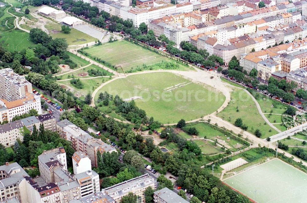 Berlin Kreuzbert from the bird's eye view: 25.06.1995 Bürokomplexbau Hohenschönhausen am Obersee