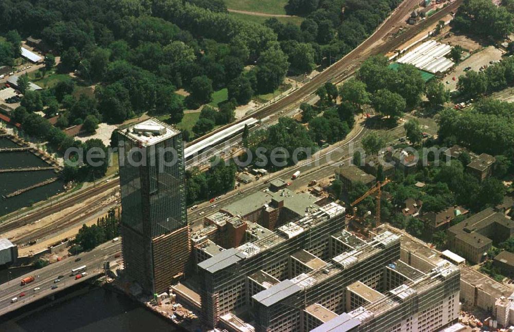 Aerial photograph Berlin-Treptow - Bürokomplexbau Treptower an der Elsenbrücke.