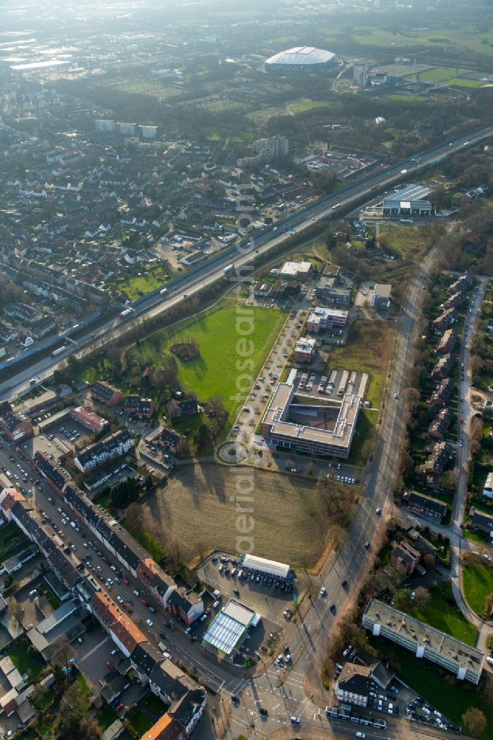 Gelsenkirchen from above - Office park Schloss Berge and revenue office North of federal motorway A2 in Gelsenkirchen in the state of North Rhine-Westphalia