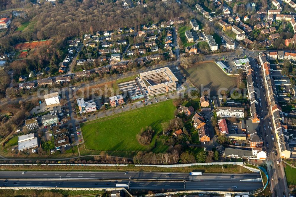 Aerial photograph Gelsenkirchen - Office park Schloss Berge and revenue office North of federal motorway A2 in Gelsenkirchen in the state of North Rhine-Westphalia