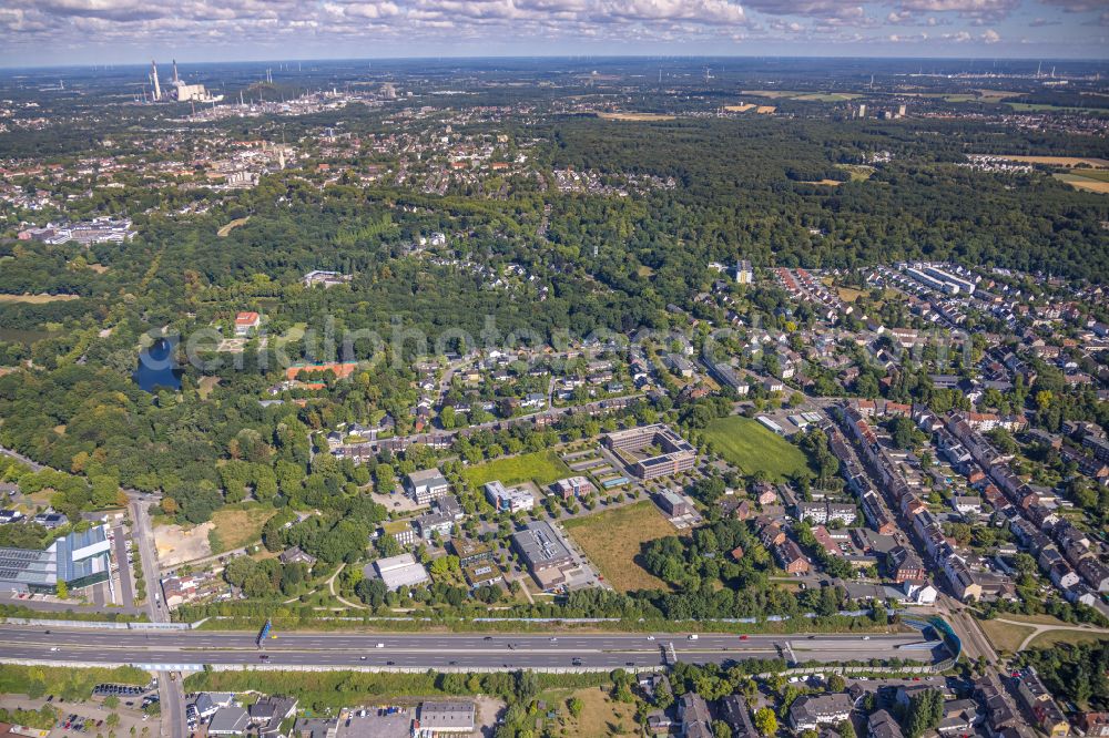 Aerial image Gelsenkirchen - Office park Schloss Berge and revenue office North of federal motorway A2 in Gelsenkirchen in the state of North Rhine-Westphalia