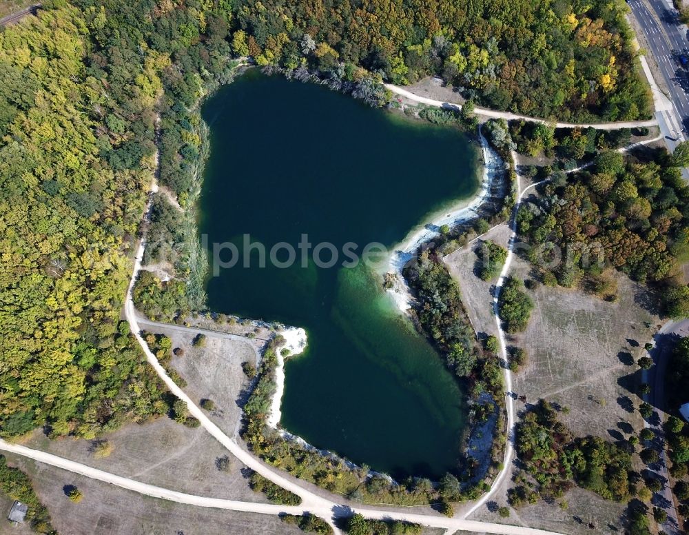 Aerial image Halle (Saale) - View of the lake Bruchsee in the district of Neustadt in Halle ( Saale ) in the state Saxony-Anhalt