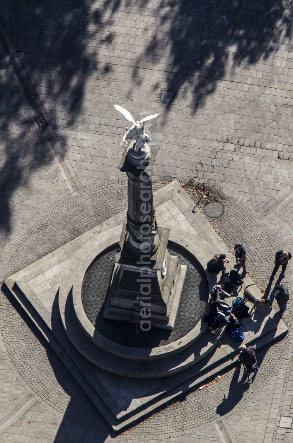 Aerial photograph Oberhausen - Fountain with angel figure at the Old Market in Oberhausen in the Ruhr area in North Rhine-Westphalia