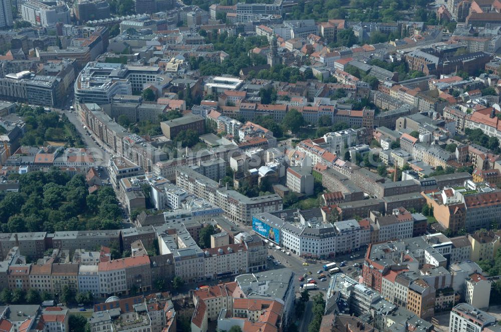 Aerial image Berlin - Blick auf die Wohngebiete an der Brunnenstrasse / Torstrasse in 10119 Berlin - Mitte am Rosenthaler Platz. View of the residential areas to the well Street Torstrasse in 10119 Berlin - Mitte on Rosenthaler Platz.