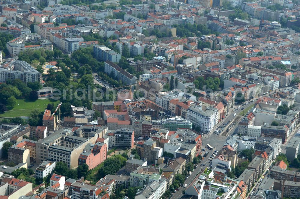 Aerial image Berlin - Blick auf die Wohngebiete an der Brunnenstrasse / Torstrasse in 10119 Berlin - Mitte am Rosenthaler Platz. View of the residential areas to the well Street Torstrasse in 10119 Berlin - Mitte on Rosenthaler Platz.