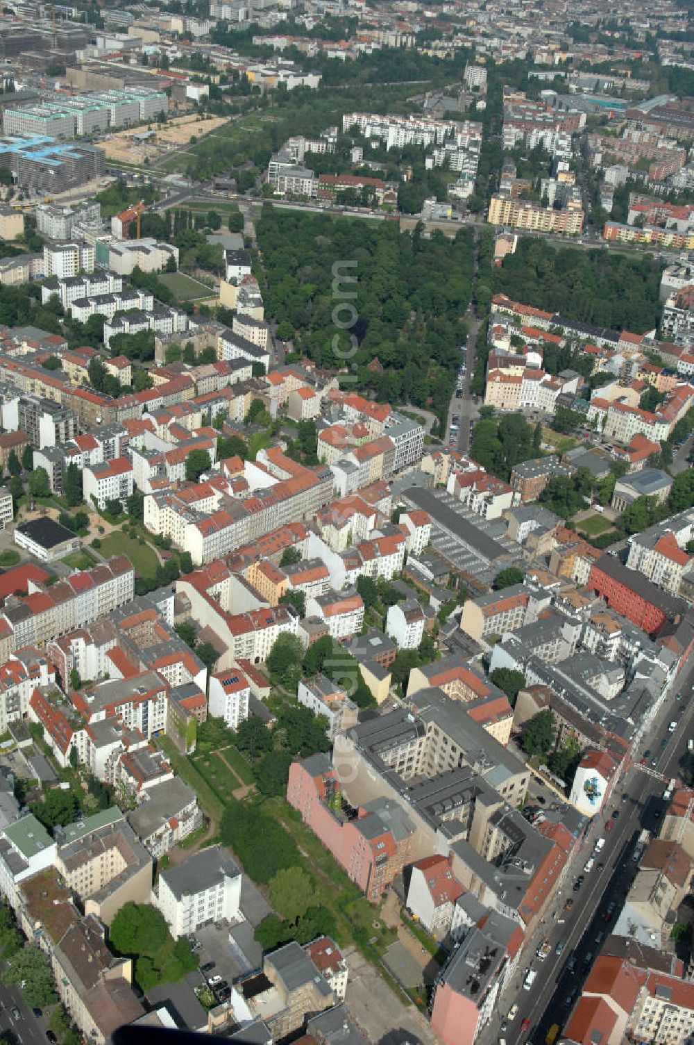 Aerial photograph Berlin - Blick auf die Wohngebiete an der Brunnenstrasse / Torstrasse in 10119 Berlin - Mitte am Rosenthaler Platz. View of the residential areas to the well Street Torstrasse in 10119 Berlin - Mitte on Rosenthaler Platz.