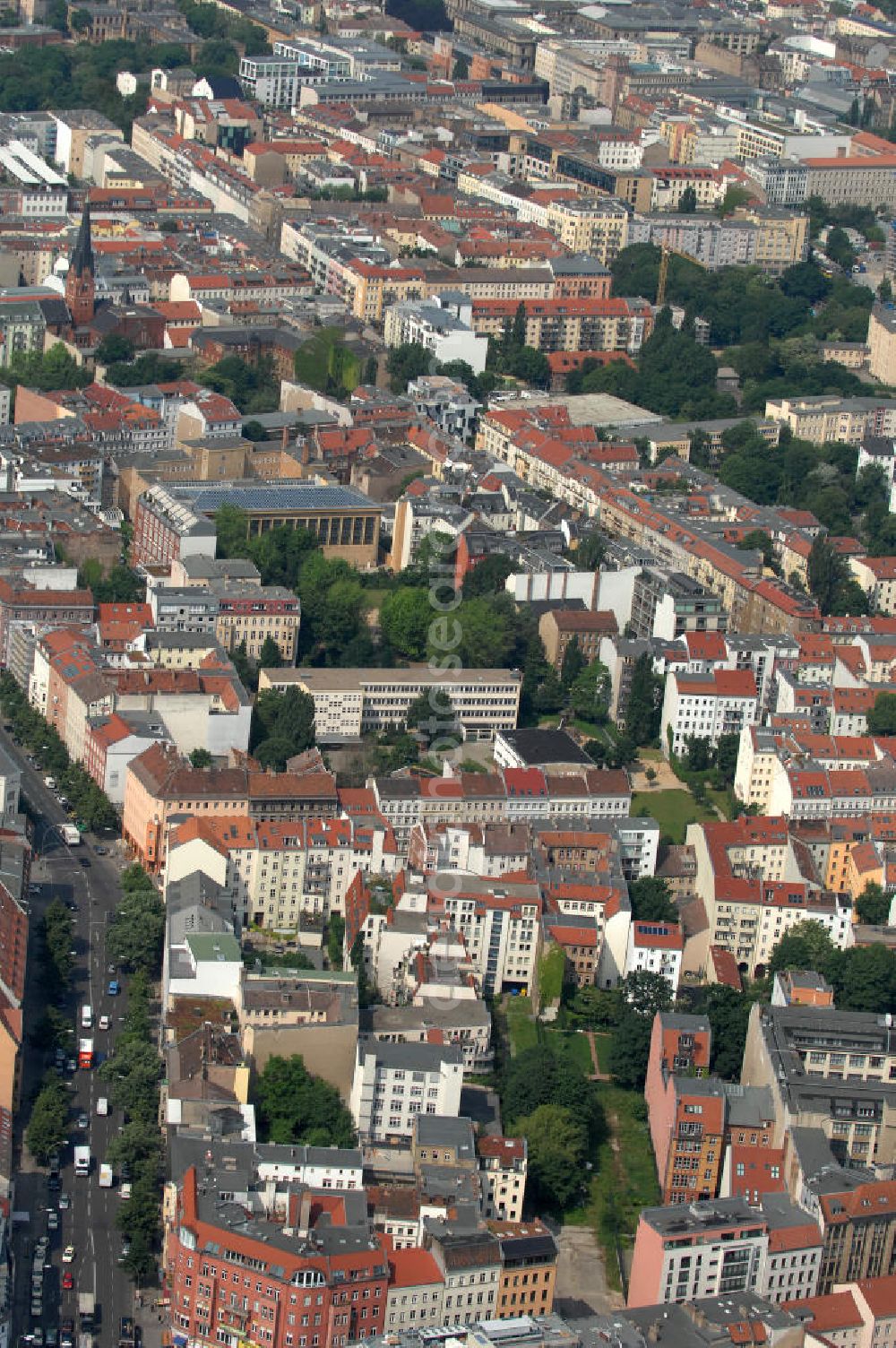 Aerial image Berlin - Blick auf die Wohngebiete an der Brunnenstrasse / Torstrasse in 10119 Berlin - Mitte am Rosenthaler Platz. View of the residential areas to the well Street Torstrasse in 10119 Berlin - Mitte on Rosenthaler Platz.