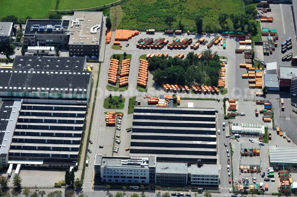 Berlin Neukölln from the bird's eye view: BSR Betriebshof an der Gradestraße in Berlin - Neukölln. Dem Recyclinghof der Berliner Stadtreinigung an der Gradestraße ist eine Schadstoffsammelstelle angegliedert. BSR depot in Berlin - Neukölln.