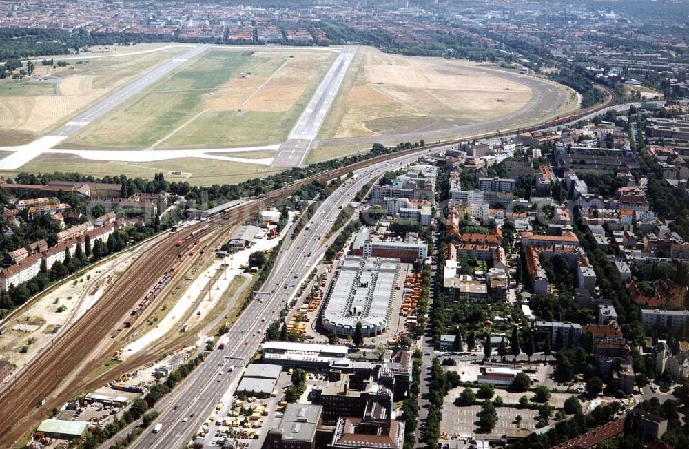 Berlin - Tempelhof from the bird's eye view: BSR-Logistikzentrum an der Ringbahnstraße in Berlin - Tempelhof am Flughafen.