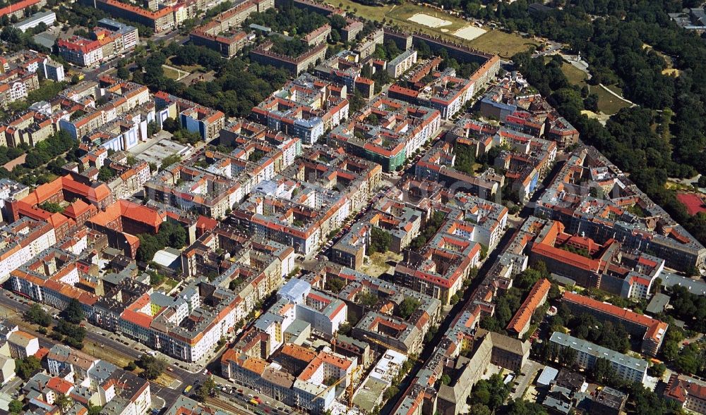 Aerial image Berlin - The Boetzow district is a popular residential area in the district of Berlin-Prenzlauer Berg. Adjacent to the Friedrichshain it is named after, the neighborhood crossing Boetzow Street