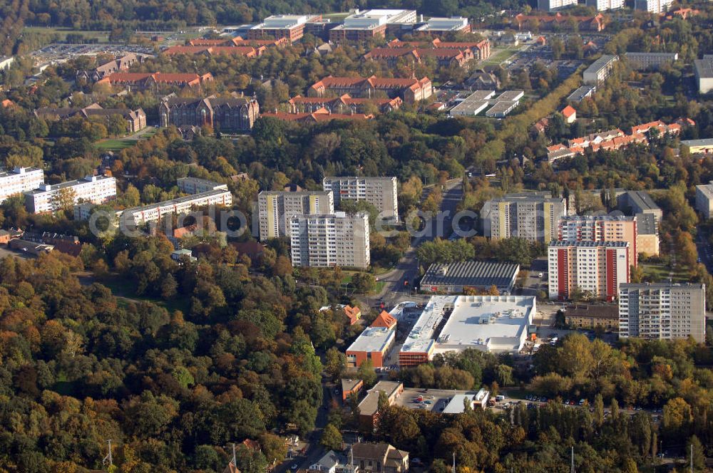 Berlin from the bird's eye view: Gelände des Klinikums, mit neugebauter Helios Klinik und Wohnbauten.