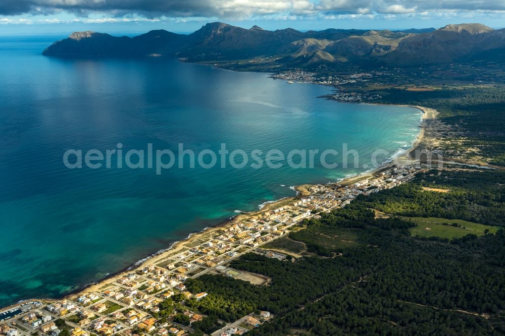 Aerial photograph Son Serra de Marina - Water surface at the bay along the sea coast of Balearic Sea in Son Serra de Marina in Balearische Insel Mallorca, Spain