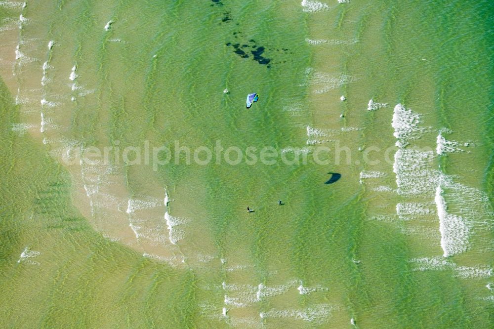 Laboe from above - Water surface at the bay along the sea coast Kiter beim Wassersport in Laboe on the Kiel Fjord in the state Schleswig-Holstein, Germany