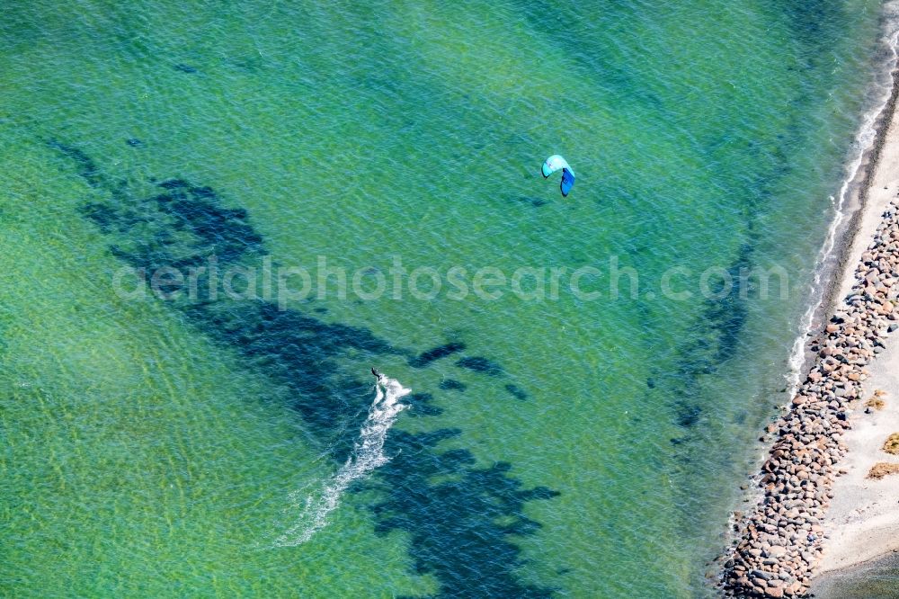 Laboe from the bird's eye view: Water surface at the bay along the sea coast Kiter beim Wassersport in Laboe on the Kiel Fjord in the state Schleswig-Holstein, Germany